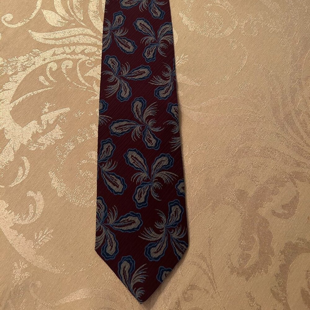 NEW - ARMANI Men's Tie 100% Silk Made in Italy Blue Paisley Burgundy background
